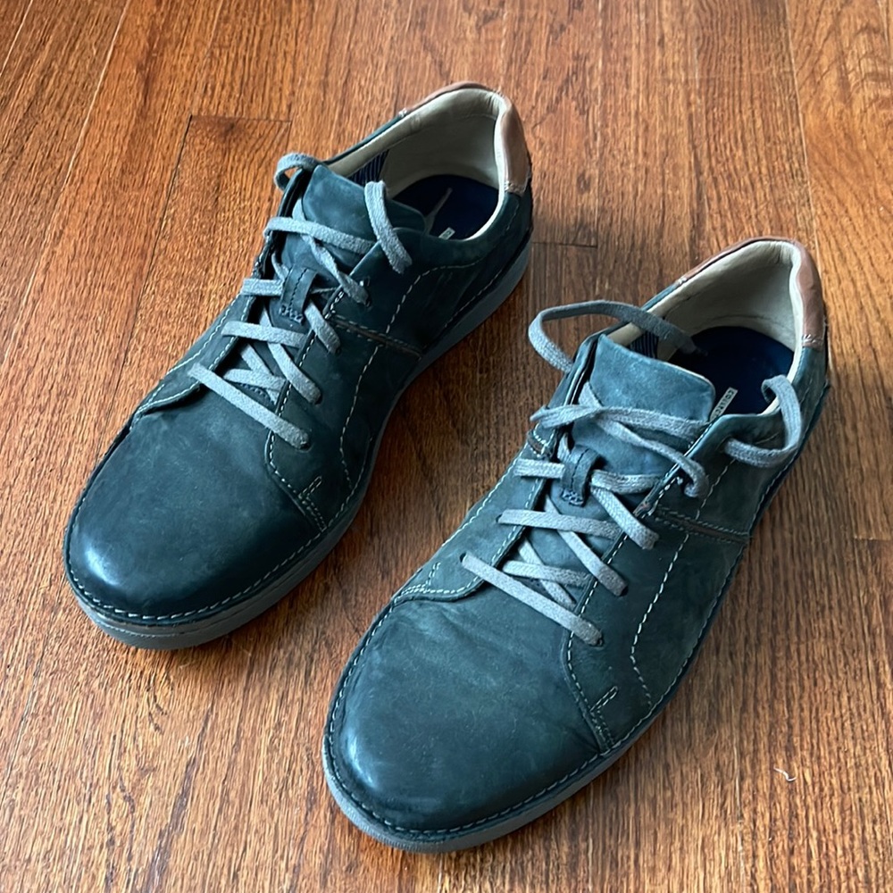 Barely Worn. Great Condition. Clarks Quality - image 1